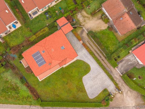 Maison moderne aux volumes généreux et prestations soignées