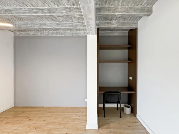 Maison moderne aux volumes généreux et prestations soignées