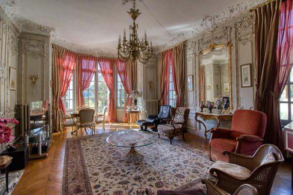 À Vendre - Magnifique Château Néo-Renaissance au Cœur du Pays Vert, Cantal