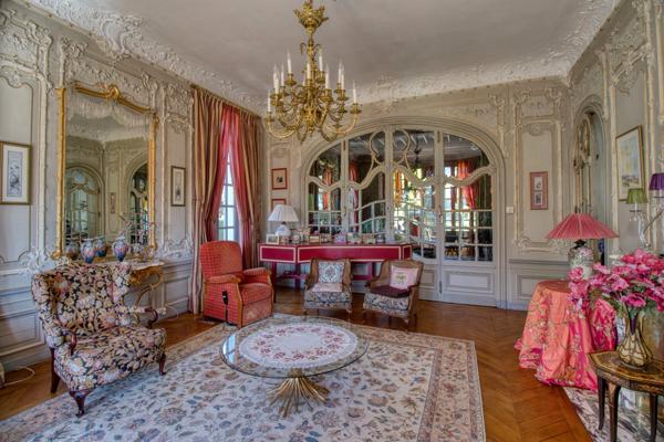 À Vendre - Magnifique Château Néo-Renaissance au Cœur du Pays Vert, Cantal