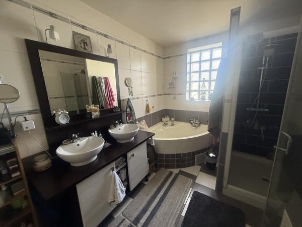 Maison à CHAMPNIERS (16430)