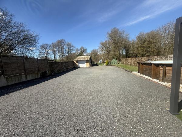 Maison à CHAMPNIERS (16430)