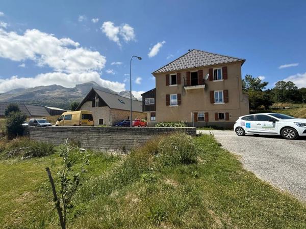 Maubourg Corps de ferme rénové à vendre 3 logements (05) Le Dévoluy