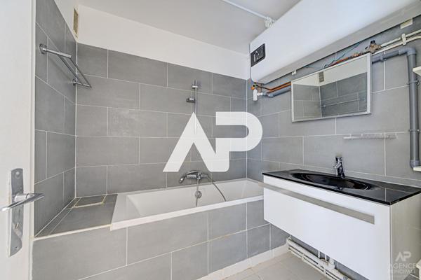 Appartement Rueil Malmaison 3 pièce(s) 56.48 m² 330 000 € **  - Référence  20066