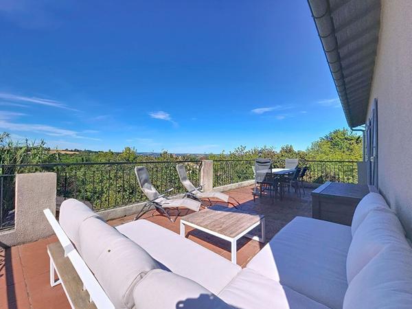 Belle maison familiale 7 pièces de 158m² sur un terrain de 1500m² à vendre en exclusivité dans votre agence Nestenn dans le charmant village de Pompertuzat.