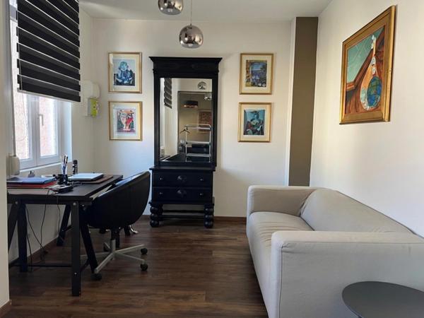Immeuble composé de deux appartements, d'un garage et d'une place de stationnement