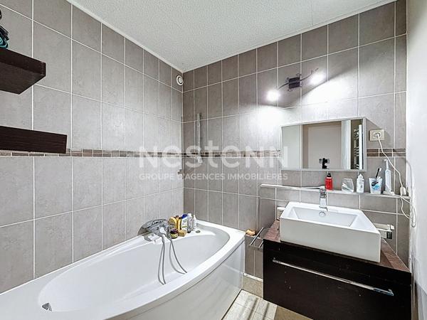 Appartement Rez-de-jardin avec double jardin- Grasse 4 pièce(s) 72 m2, Piscine, Gardien, Proche commerces et commodités