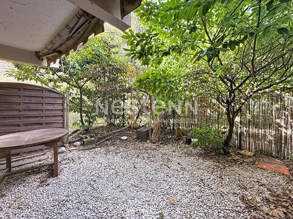 Appartement Rez-de-jardin avec double jardin- Grasse 4 pièce(s) 72 m2, Piscine, Gardien, Proche commerces et commodités