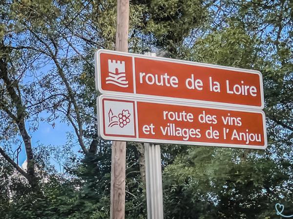 Vouvray (37210) Propriété de caractère à Vouvray – 3 habitations indépendantes, caves et vue dominante