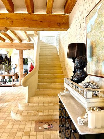 Vouvray (37210) Propriété de caractère à Vouvray – 3 habitations indépendantes, caves et vue dominante