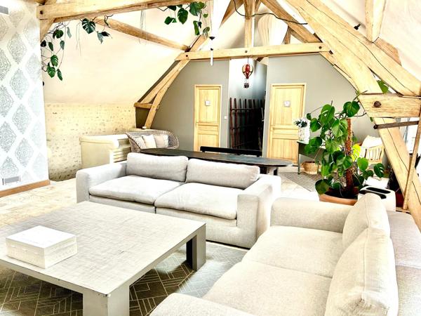 Vouvray (37210) Propriété de caractère à Vouvray – 3 habitations indépendantes, caves et vue dominante