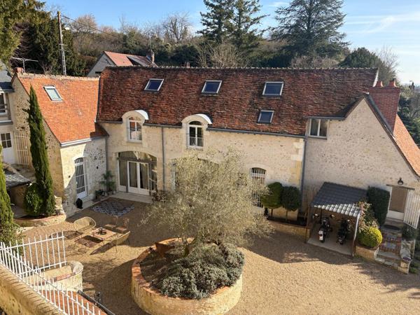 Vouvray (37210) Propriété de caractère à Vouvray – 3 habitations indépendantes, caves et vue dominante