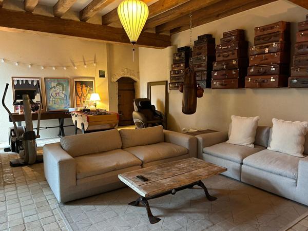 Vouvray (37210) Propriété de caractère à Vouvray – 3 habitations indépendantes, caves et vue dominante