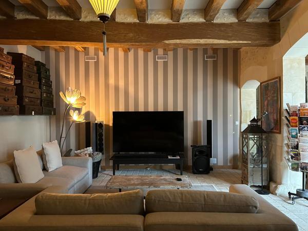 Vouvray (37210) Propriété de caractère à Vouvray – 3 habitations indépendantes, caves et vue dominante