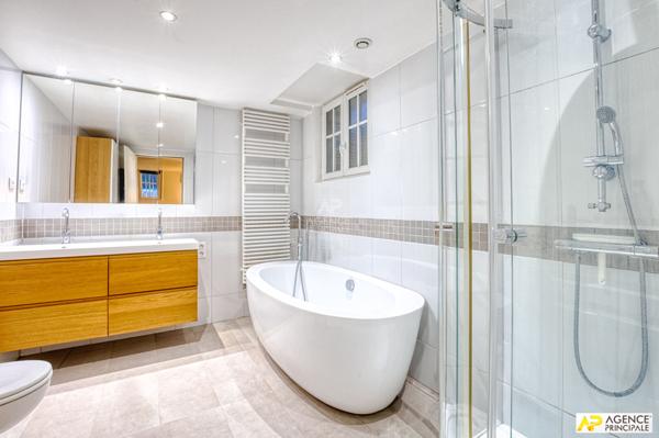 Versailles Notre Dame Les Prés Maison 7 pièces 163 m² au sol ( 143.67m² habitables) sur parcelle de 226 m² €1 648 000 ** - Référence 27201