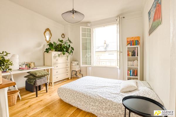 Versailles Notre Dame Les Prés Maison 7 pièces 163 m² au sol ( 143.67m² habitables) sur parcelle de 226 m² €1 648 000 ** - Référence 27201