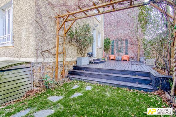 Versailles Notre Dame Les Prés Maison 7 pièces 163 m² au sol ( 143.67m² habitables) sur parcelle de 226 m² €1 648 000 ** - Référence 27201