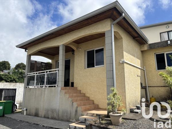 Maison traditionnelle 7 pièces de 157 m² à Saint-Pierre (97432)