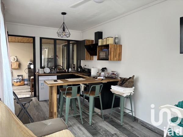 Maison traditionnelle 7 pièces de 157 m² à Saint-Pierre (97432)