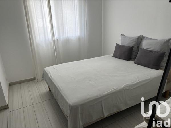 Maison traditionnelle 7 pièces de 157 m² à Saint-Pierre (97432)