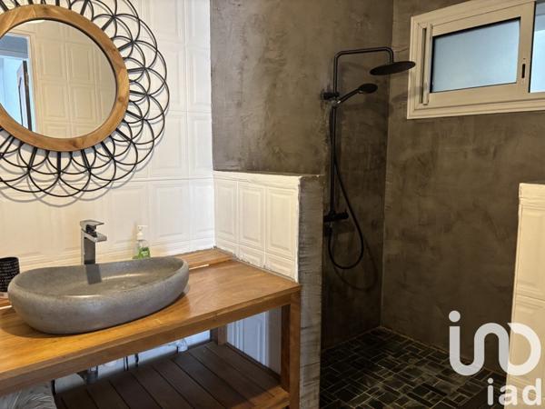 Maison traditionnelle 7 pièces de 157 m² à Saint-Pierre (97432)