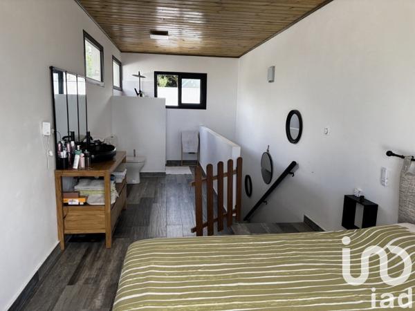 Maison traditionnelle 7 pièces de 157 m² à Saint-Pierre (97432)