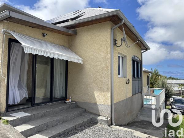 Maison traditionnelle 7 pièces de 157 m² à Saint-Pierre (97432)