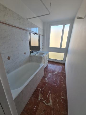 Appartement 4 pièces avec une vue entièrement dégagée et double exposition