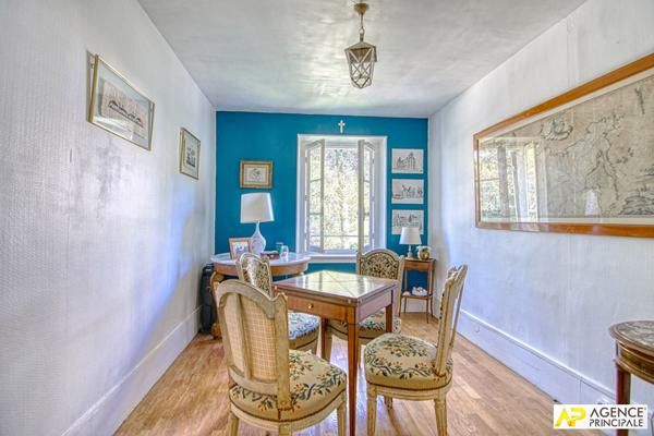 Versailles Clagny Appartement 6 pièces 158 m² carrez situé au 1er étage d'une superbe bâtisse 19ème avec grenier et 2 caves €1 360 000 ** - Référence 25568