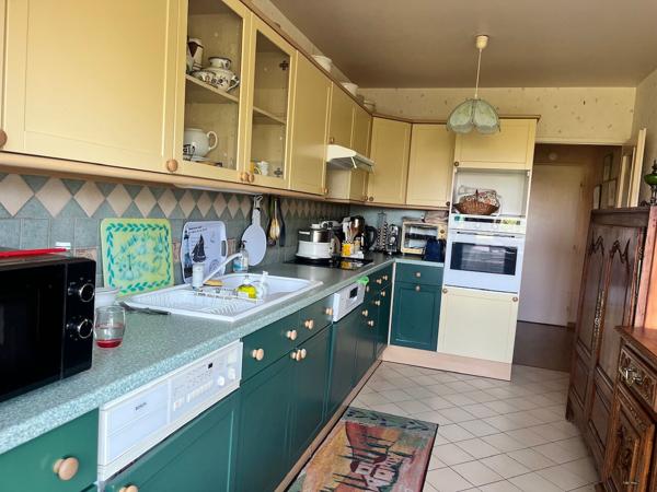 APPARTEMENT DE 90 m²-REIMS-