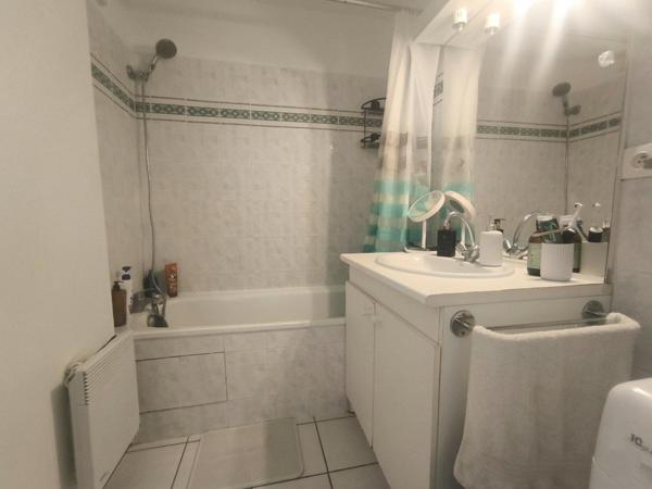 T2 avec piscine et parking à 5 min du centre