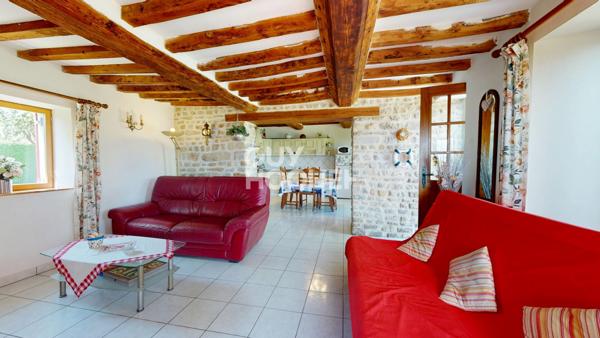 A VENDRE, Maison en pierre, 4 pièces principales à l'Ouest de BAYEUX.