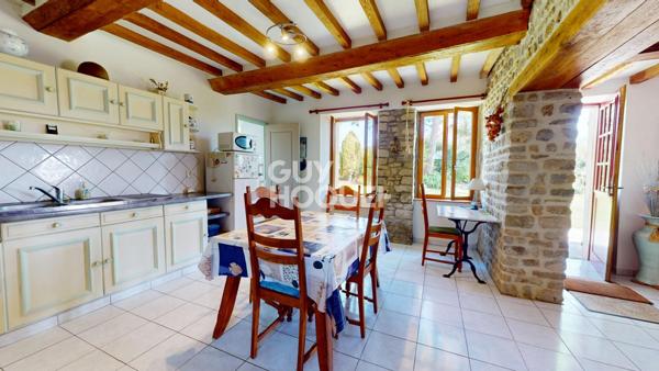 A VENDRE, Maison en pierre, 4 pièces principales à l'Ouest de BAYEUX.