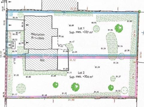 Offrez-vous une adresse privilégiée dans l'un des secteurs les plus recherchés de Lagny-sur-Marne.

Au cœur d'un environnement résidentiel particulièrement calme et verdoyant, découvrez ce magnifique terrain à bâtir de 337 m², une opportunité rare pour donner vie à une maison d'architecte ou à une élégante demeure familiale, alliant confort, modernité et qualité de vie.

Son emplacement est un véritable atout : la place du Marché, les commerces du centre-ville et la gare sont accessibles en seulement 15 minutes à pied, tandis que l'ensemble scolaire Saint-Laurent, de la maternelle au lycée, se rejoint facilement, offrant un quotidien pratique et recherché pour toute la famille.

Parfaitement plat, en partie clôturé et bénéficiant d'une **excellente orientation EST-OUEST **, ce terrain développe une façade d'environ 10.40 mètres. Son environnement sans vis-à-vis direct et son cadre paisible constituent un écrin idéal pour un projet de construction de qualité.

Déjà partiellement viabilisé, il dispose d'un raccordement à l'eau ainsi que d'un regard d'assainissement avec accès au tout-à-l'égout, facilitant le démarrage de votre projet.

Le Plan Local d'Urbanisme autorise une emprise au sol de 40 %, offrant la possibilité de réaliser une maison aux lignes contemporaines avec toiture terrasse ou une architecture plus traditionnelle, selon vos envies d'une superficie autour de 170m². Etude du projet ensemble avec constructeur possible.

Les points forts
✔ Terrain plat de 337 m²
✔ Façade d'environ 10,40 mètres
✔ Quartier résidentiel calme et recherché
✔ Excellente exposition
✔ Sans vis-à-vis direct
✔ Eau et assainissement déjà présents
✔ Emprise au sol de 40 %
✔ Toiture terrasse ou traditionnelle autorisée
✔ Gare, centre-ville et établissements scolaires accessibles à pied

Les terrains offrant un tel emplacement deviennent particulièrement rares sur Lagny-sur-Marne. Une opportunité idéale pour construire une résidence de standing dans un environnement recherché, à seulement 25 minutes de Paris Gare de l'Est.

Le secteur est très bien desservi par le RER A et le réseau de bus :

🚉 Lagny-sur-Marne → Torcy : ~8 min (voiture / accès rapide RER A via Torcy)
🚉 Lagny-sur-Marne → Val d’Europe : ~10 à 12 min en RER / bus
🎡 Lagny-sur-Marne → Disneyland Paris : ~10 à 15 min (Marne-la-Vallée Chessy)
🌆 Lagny-sur-Marne → Paris (Châtelet-Les Halles) : ~25 à 35 min en train
🎡 Disneyland Paris : ~10 km (15 min environ)
🏬 Val d’Europe & Vallée Village : ~5 à 7 km
🌆 Paris centre : ~25 km
👉 Accès direct et rapide aux zones commerciales, touristiques et d’affaires.

🛬 Charles de Gaulle (CDG) : ~25 à 35 km (30 à 45 min)
🛬 Orly (ORY) : ~45 à 55 km (45 à 70 min)
🛬 Beauvais (BVA) : ~95 à 110 km (1h30 à 2h30) 

Prix : 246 500 €

Pour toute information complémentaire ou pour organiser une visite, Contactez-moi au 06.14.04.28.55 dès aujourd'hui. Je serai ravi de vous accompagner dans la réalisation de votre projet immobilier.