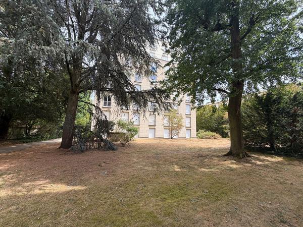 "Versailles Clagny" Studio meublé et équipé de 20 m² ! Loyer 690 €/mois charges comprises **  - Référence  28082