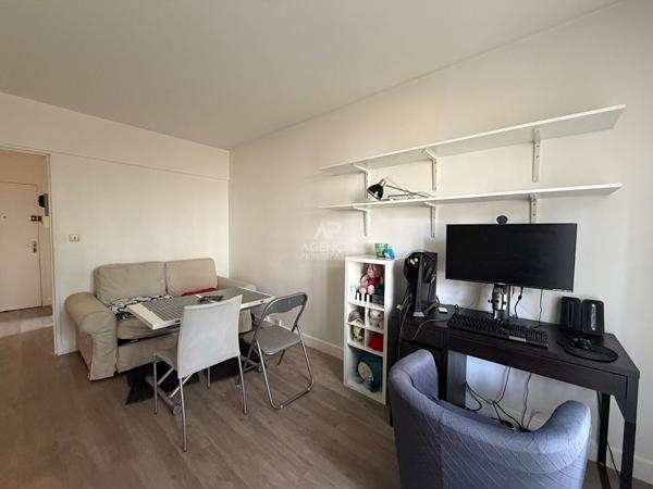"Versailles Clagny" Studio meublé et équipé de 20 m² ! Loyer 690 €/mois charges comprises **  - Référence  28082