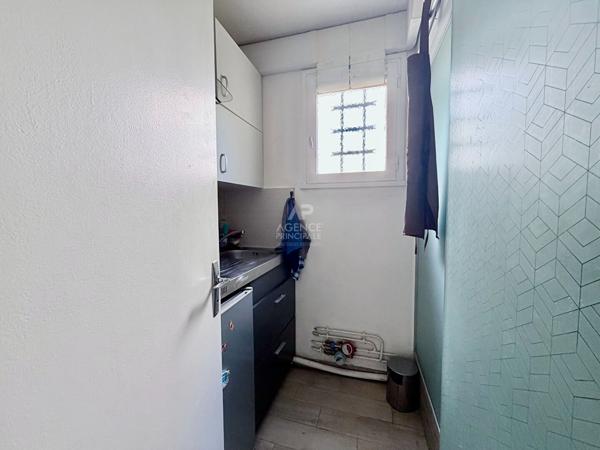 "Versailles Clagny" Studio meublé et équipé de 20 m² ! Loyer 690 €/mois charges comprises **  - Référence  28082