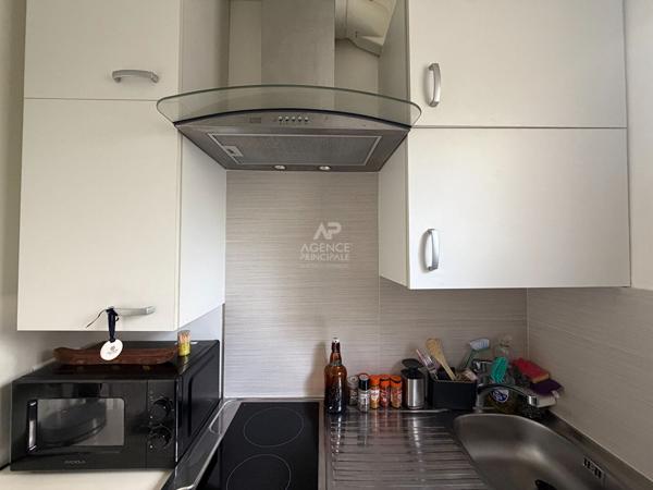 "Versailles Clagny" Studio meublé et équipé de 20 m² ! Loyer 690 €/mois charges comprises **  - Référence  28082