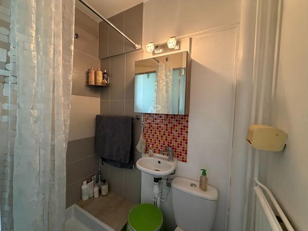 "Versailles Clagny" Studio meublé et équipé de 20 m² ! Loyer 690 €/mois charges comprises **  - Référence  28082