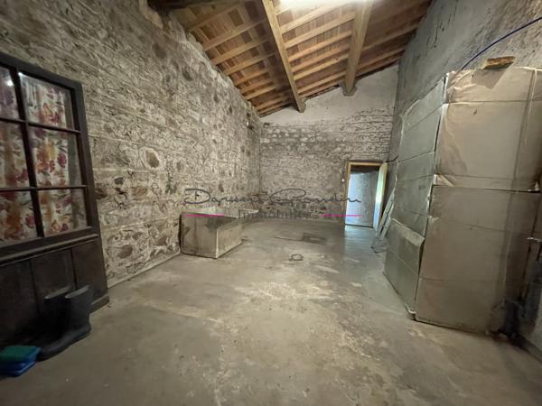Maison de village avec garage et jardin