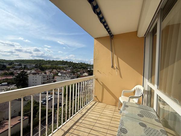 Appartement Neuilly Sur Marne avec box fermé