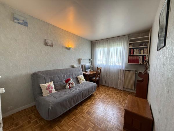 Appartement Neuilly Sur Marne avec box fermé