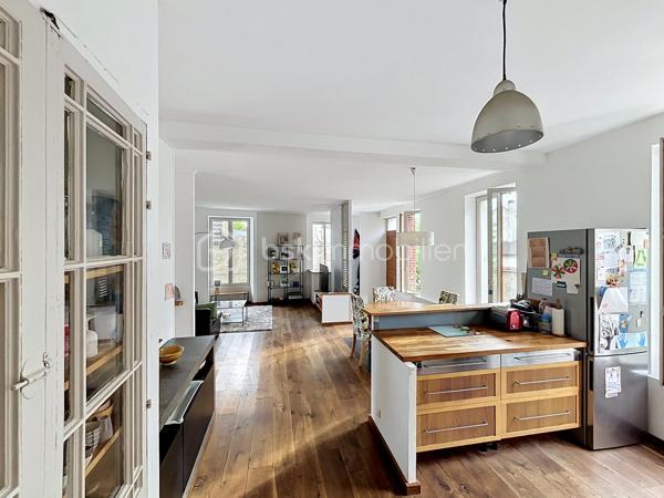 Maison familiale de caractère – 159 m² – à 15 minutes de Cergy-Pontoise

À seulement 45 minutes de Paris, idéalement située entre campagne verdoyante et accès rapide aux grands pôles recherchés du Val-d’Oise et des Yvelines. Doté d’une gare ligne J.

Proche de Cergy, L’Isle-Adam, Pontoise, Conflans-Sainte-Honorine et aux portes des Yvelines, ce bien séduira les familles en quête d’espace, de calme et de nature sans s’éloigner des commodités.

Cadre privilégié, environnement recherché, forêt, randonnées et dépaysement assuré à moins d’une heure de Paris.

Dans le charmant village recherché de Montgeroult, découvrez cette maison en pierre au cachet authentique offrant 159 m² habitables, idéale pour une grande famille ou un projet de vie spacieux au calme.

⸻

✨ Un cadre de vie rare et recherché

Derrière sa façade pleine de caractère, cette maison propose de beaux volumes et une organisation pensée pour la vie familiale :

* 5 chambres permettant d’accueillir famille, bureau ou espace invités
* Un séjour lumineux propice aux moments de partage
* Une ambiance chaleureuse mêlant charme de l’ancien et potentiel d’aménagement
* une terrasse et un jardin pour profiter des beaux jours 

⸻

🔧 Un potentiel à exploiter selon vos envies

Le bien dispose également d’un sous-sol total, offrant de nombreuses possibilités :

* espace de rangement important
* atelier / bricolage
* buanderie / espace technique
* ou aménagement selon vos besoins

⸻

🌿 Un environnement paisible

Située dans un environnement calme et résidentiel, cette maison bénéficie du cadre de vie recherché de Montgeroult :

* village à taille humaine
* tranquillité
* qualité de vie à proximité des axes et commodités

⸻

💡 Une maison avec une vraie projection

Cette maison s’adresse à ceux qui recherchent :

* de l’espace
* du potentiel
* un cadre de vie serein

⸻

📞 À découvrir rapidement

Un bien rare sur le secteur, offrant une vraie opportunité pour une famille souhaitant s’installer dans un environnement calme avec du volume et du potentiel.

⸻


Une opportunité rare pour ceux qui rêvent d’une vraie qualité de vie tout en restant connectés aux grands axes et bassins d’emploi. cette magnifique demeure située dans les hauteurs du village de Montgeroult.


💰 374 900 €  
📞 Emmanuelle Escalona – BSK Immobilier
06.21.22.18.65