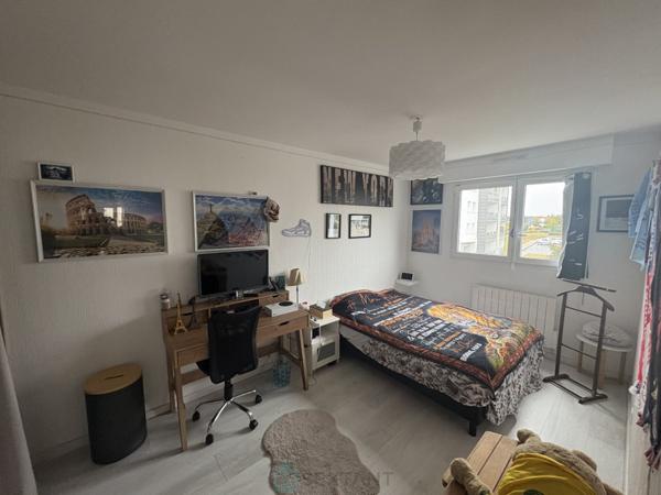 Appartement T5 de 103 m2 avec terrasse et garage.