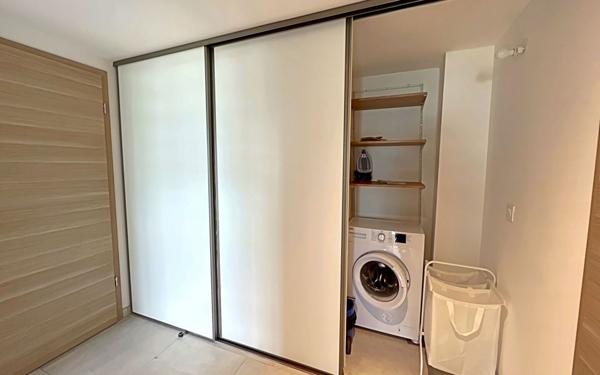 Appartement à louer    3 pièces •  Marseille 8