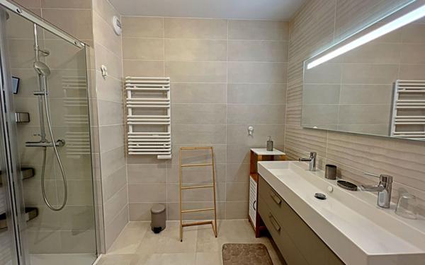 Appartement à louer    3 pièces •  Marseille 8