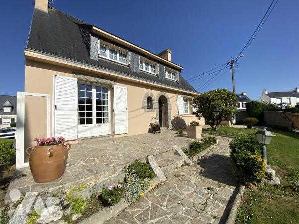 Secteur Lambezellec - Dans un environnement résidentiel, venez découvrir cette charmante maison...