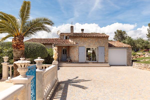 Maison de 7 pièces (185 m²) à vendre à PEYMEINADE