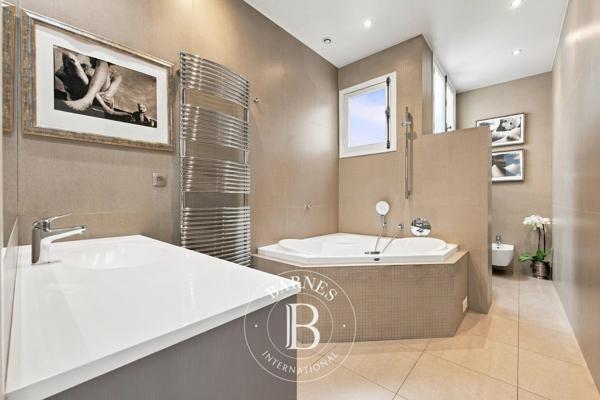 Paris 8ème, Appartement 4 Chambres -  164 m² à vendre