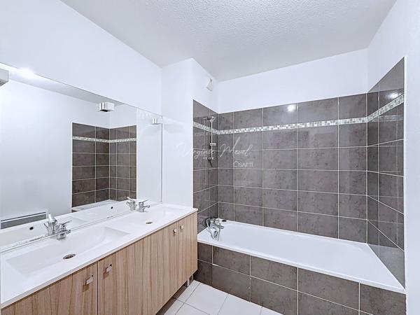 Saint André de la Roche 3 pièces de 68m2 en avant dernier étage avec 2 parkings en sous-sol